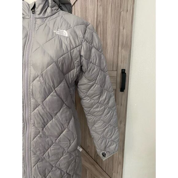 The North Face Kids Gray Quilted Jacket - Picture 5 of 9